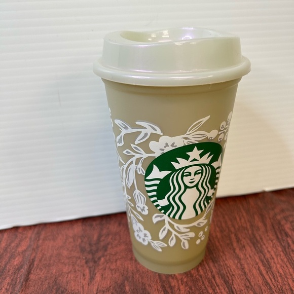 2022 STARBUCKS HOLIDAY GOLD CHANGES COLOR 16oz GRANDE HOT CUP - Picture 1 of 4